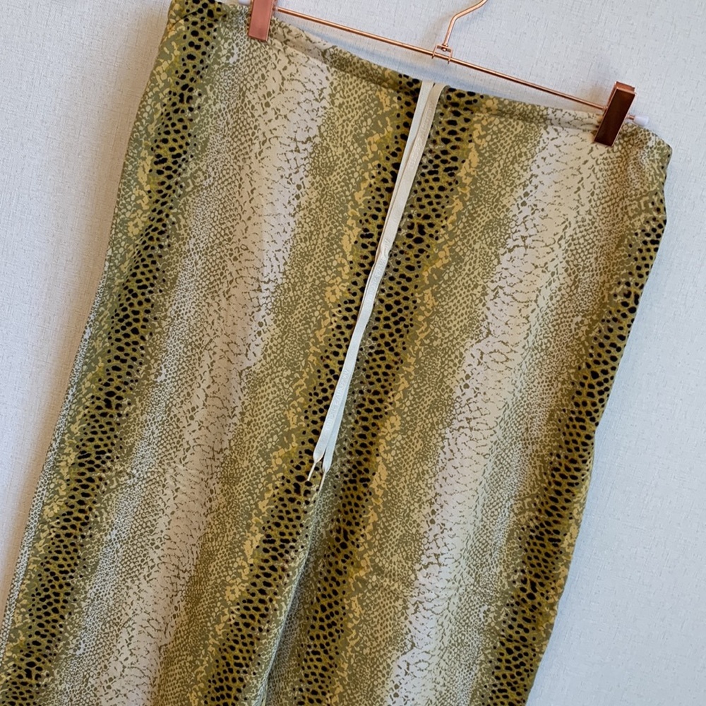 Victoria’s Secret Cheetah PJ Bottoms • Sz M • NEW! - Picture 3 of 10